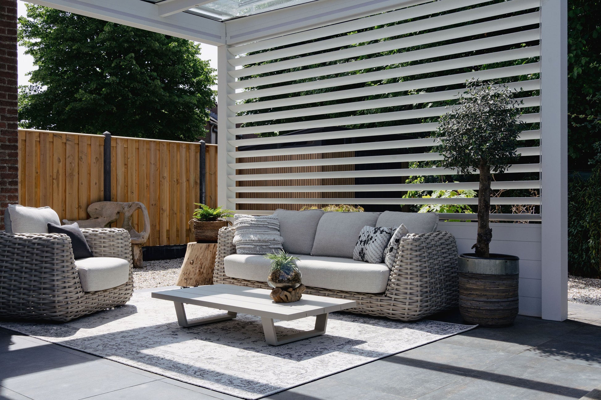 deponti pinela glass roofed aluminium pergola product exterior view — view 6