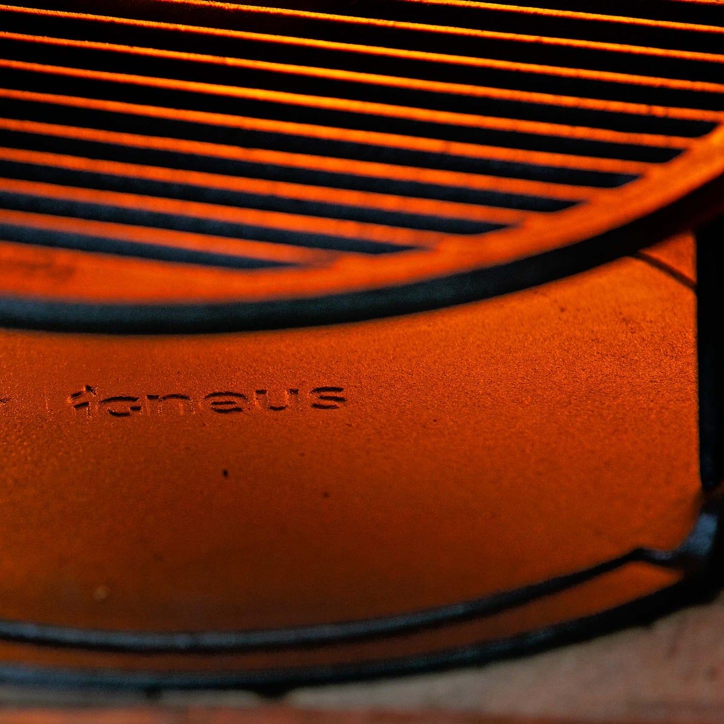 igneus cast iron tuscan grill product exterior view — view 4